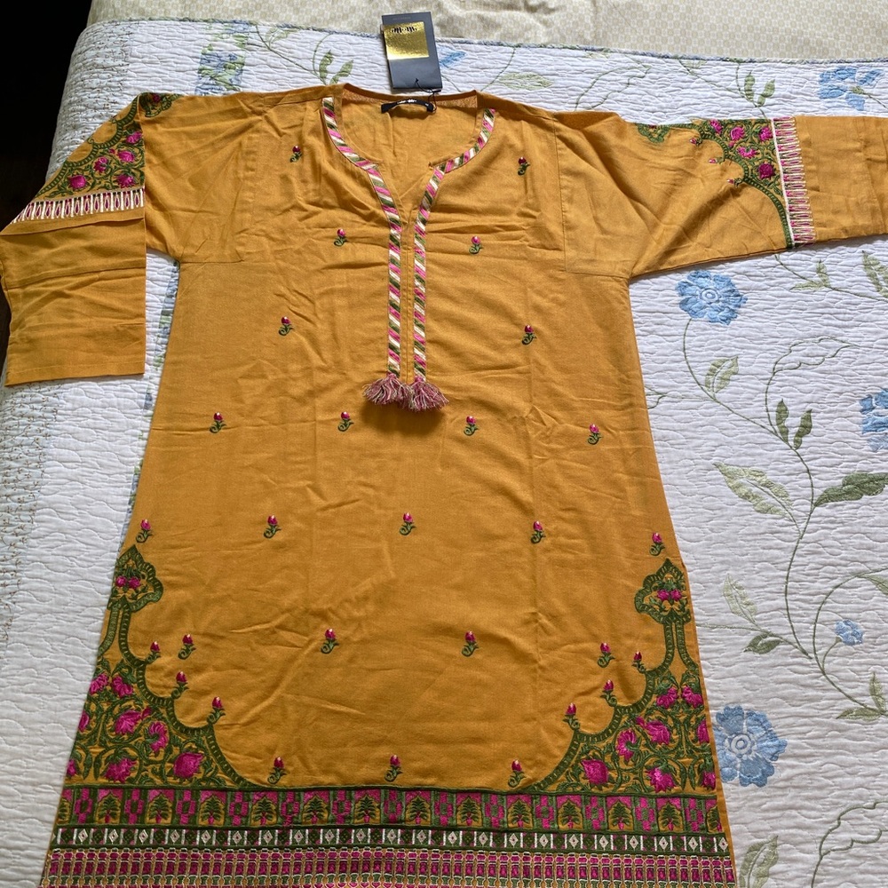 M size women embroidered Shirt